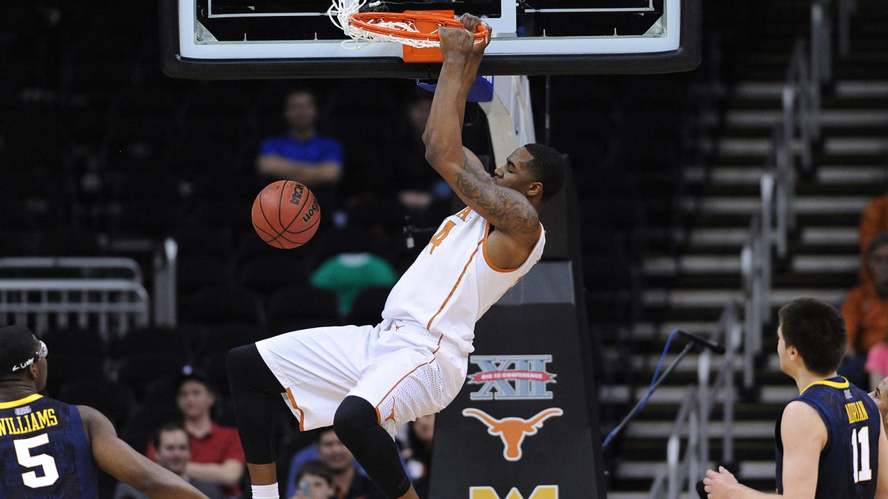 Texas romps past West Virginia 66-49 in Big 12s